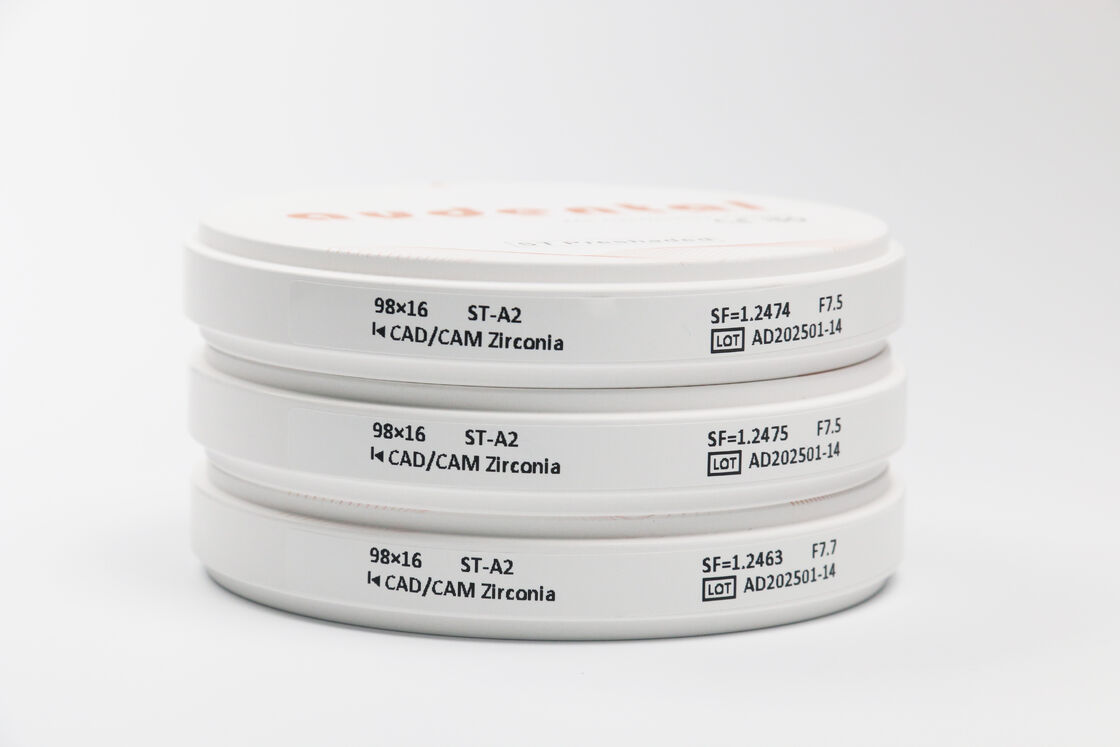 Bloc de zirconium pré-ombré fournissant une précision de couleur uniforme et une haute translucide pour des restaurations dentaires d'aspect naturel